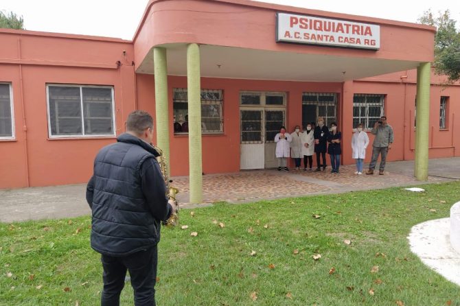 Homenagem do projeto “Ame Mais Com Música” aos enfermeiros do Complexo Hospitalar Santa Casa do Rio Grande